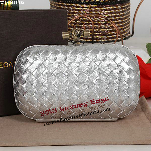 Bottega Veneta Intrecciato Sheepskin Impero Ayers Knot Clutch 11308 Silver Bottega Veneta Intrecciato Sheepskin Impero Ayers Knot Clutch 11308 Silver