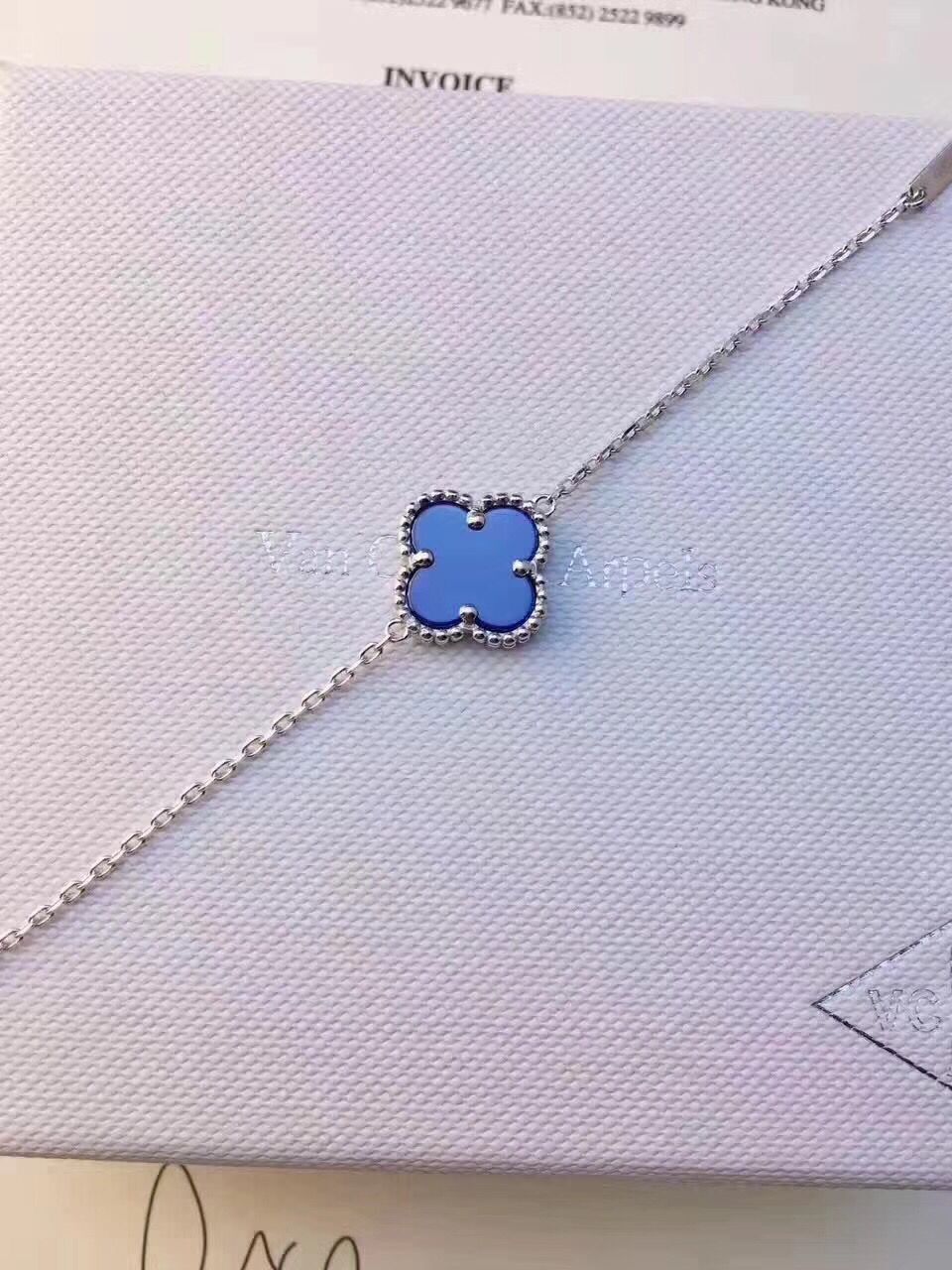 Van Cleef & Arpels Earrings VCA1210929 Van Cleef & Arpels Earrings VCA1210929