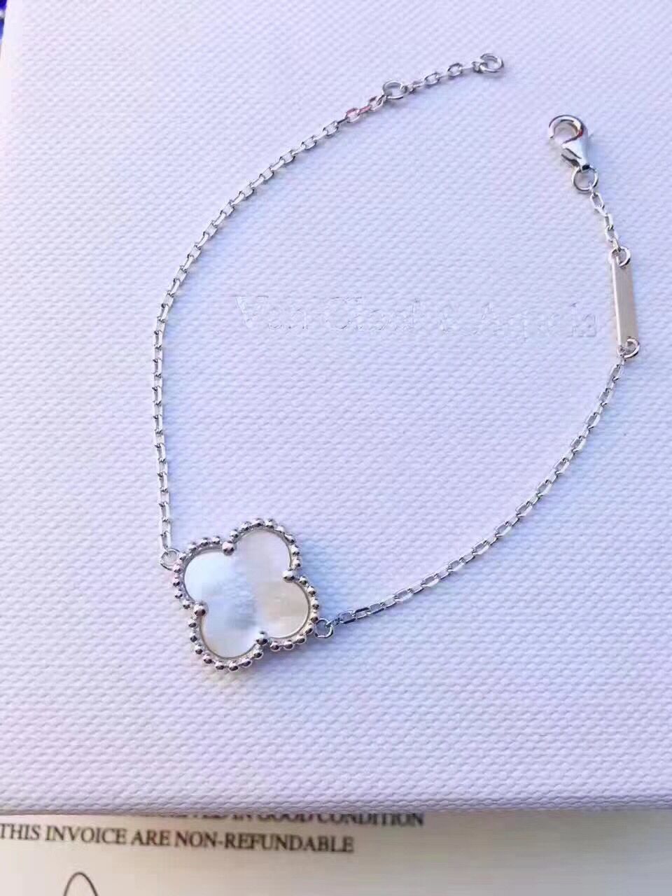 Van Cleef & Arpels Earrings VCA1210929 Van Cleef & Arpels Earrings VCA1210929