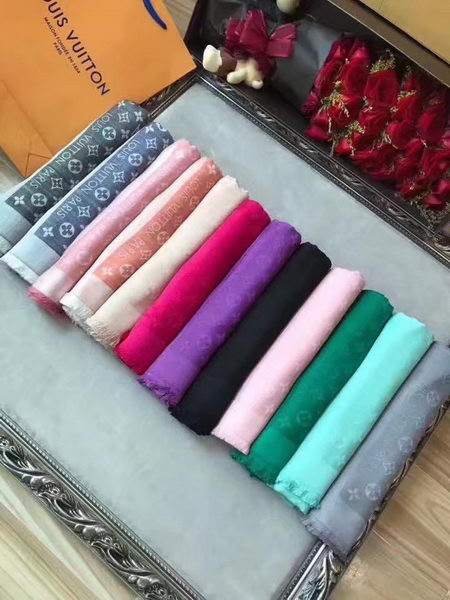 Louis Vuitton Scarf LVS919168A Louis Vuitton Scarf LVS919168A