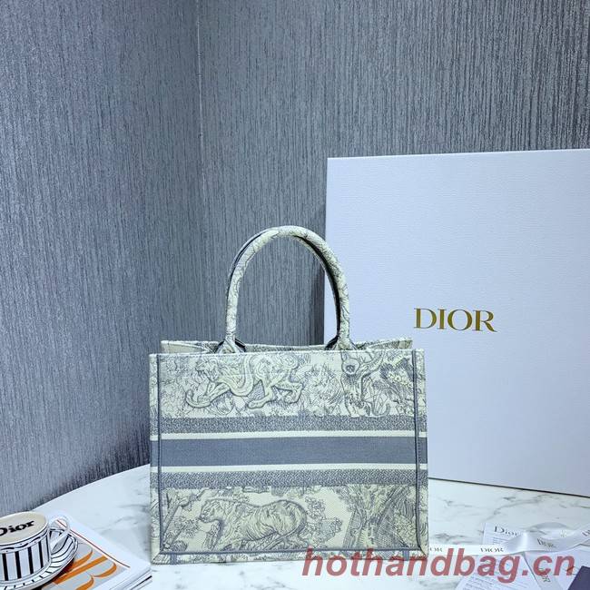 SMALL DIOR BOOK TOTE Embroidered M1296-3