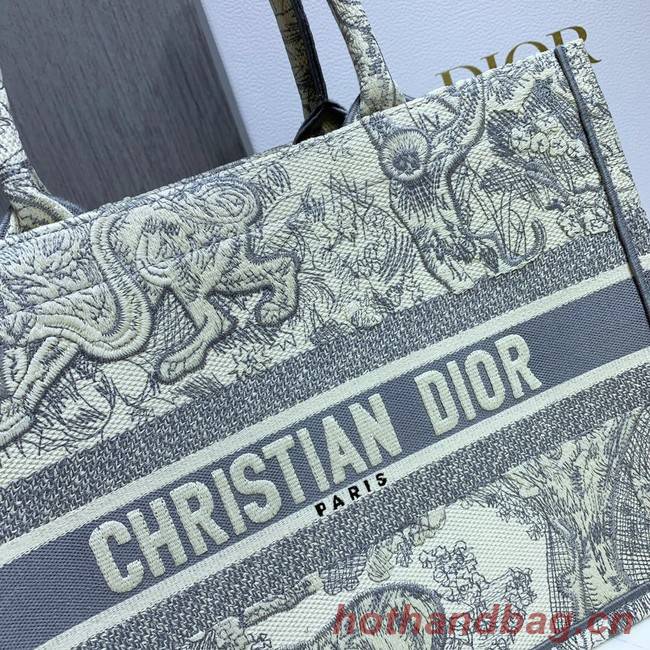 SMALL DIOR BOOK TOTE Embroidered M1296-3