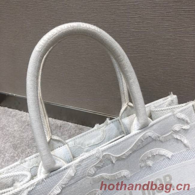 SMALL DIOR BOOK TOTE Embroidered M1296-5