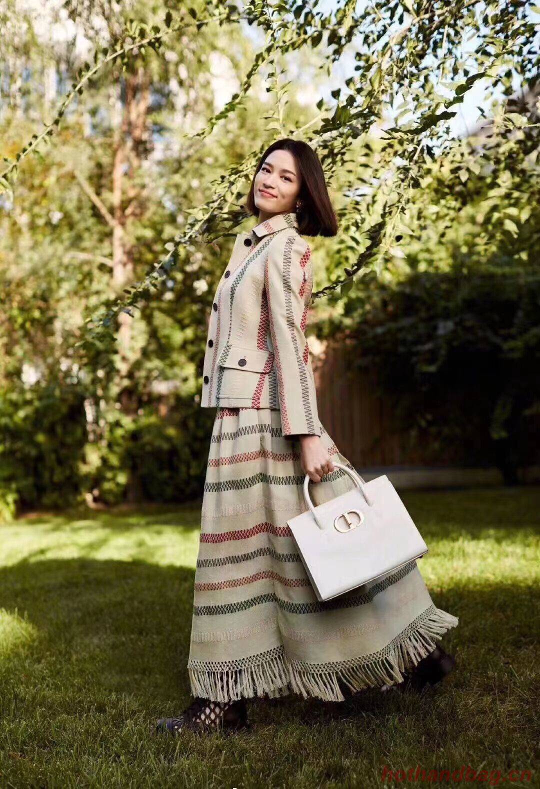 DIOR LARGE ST HONORE TOTE Grained Calfskin M9306UBAE WHITE DIOR LARGE ST HONORE TOTE Grained Calfskin M9306UBAE WHITE