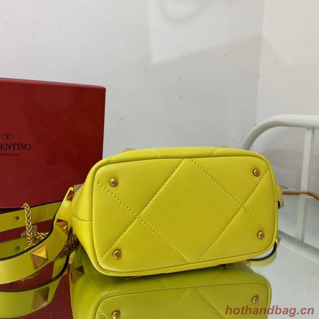 Valentino medium Garavani Roman Stud V1198 yellow Valentino medium Garavani Roman Stud V1198 yellow