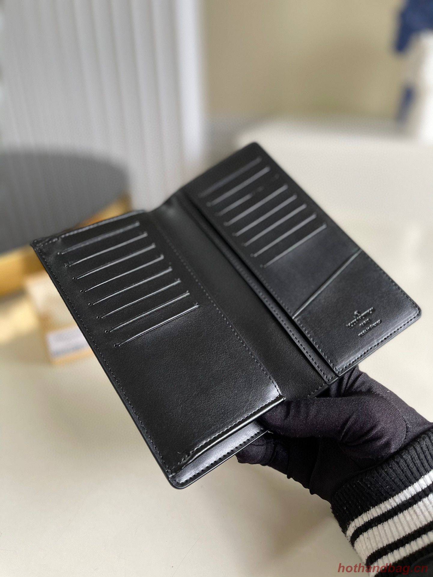 Louis Vuitton Aerogram Multiple M69980 black Louis Vuitton Aerogram Multiple M69980 black