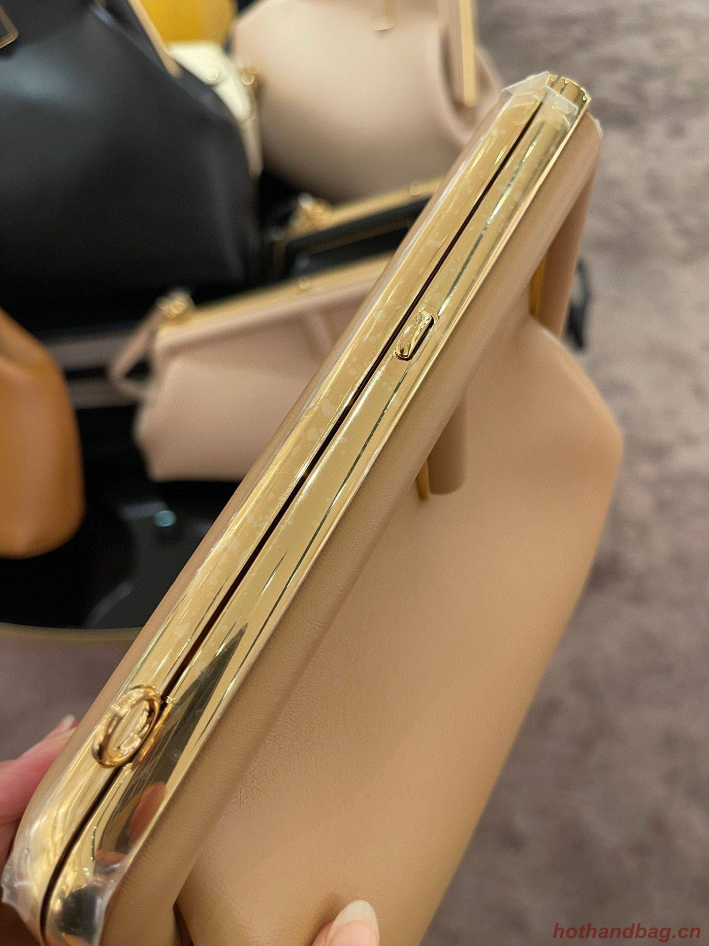 Fendi Original Leather Medium Clutch Bag 56832 Cream Fendi Original Leather Medium Clutch Bag 56832 Cream