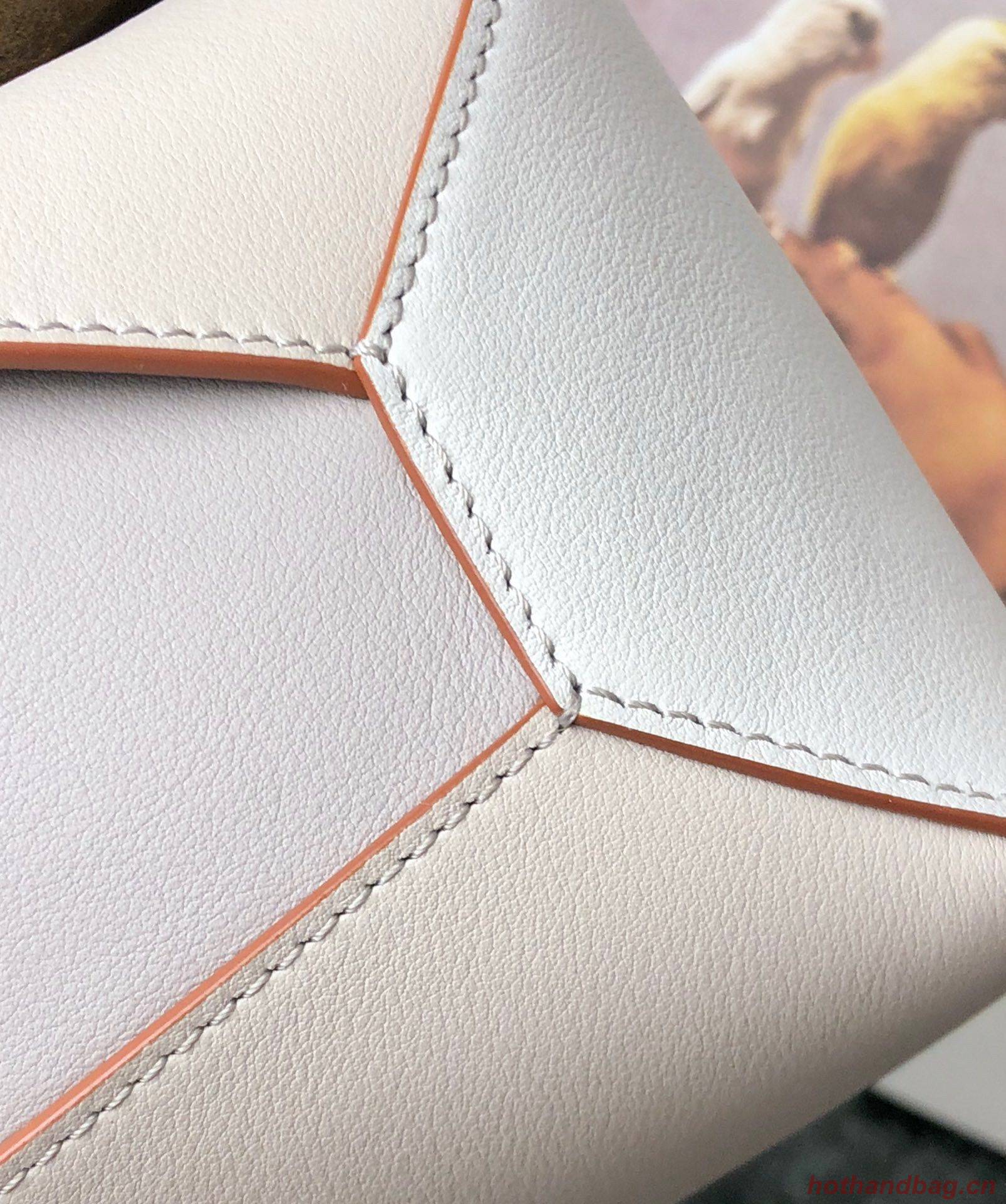 Loewe Puzzle Bag Original Leather 061836 Cream Loewe Puzzle Bag Original Leather 061836 Cream