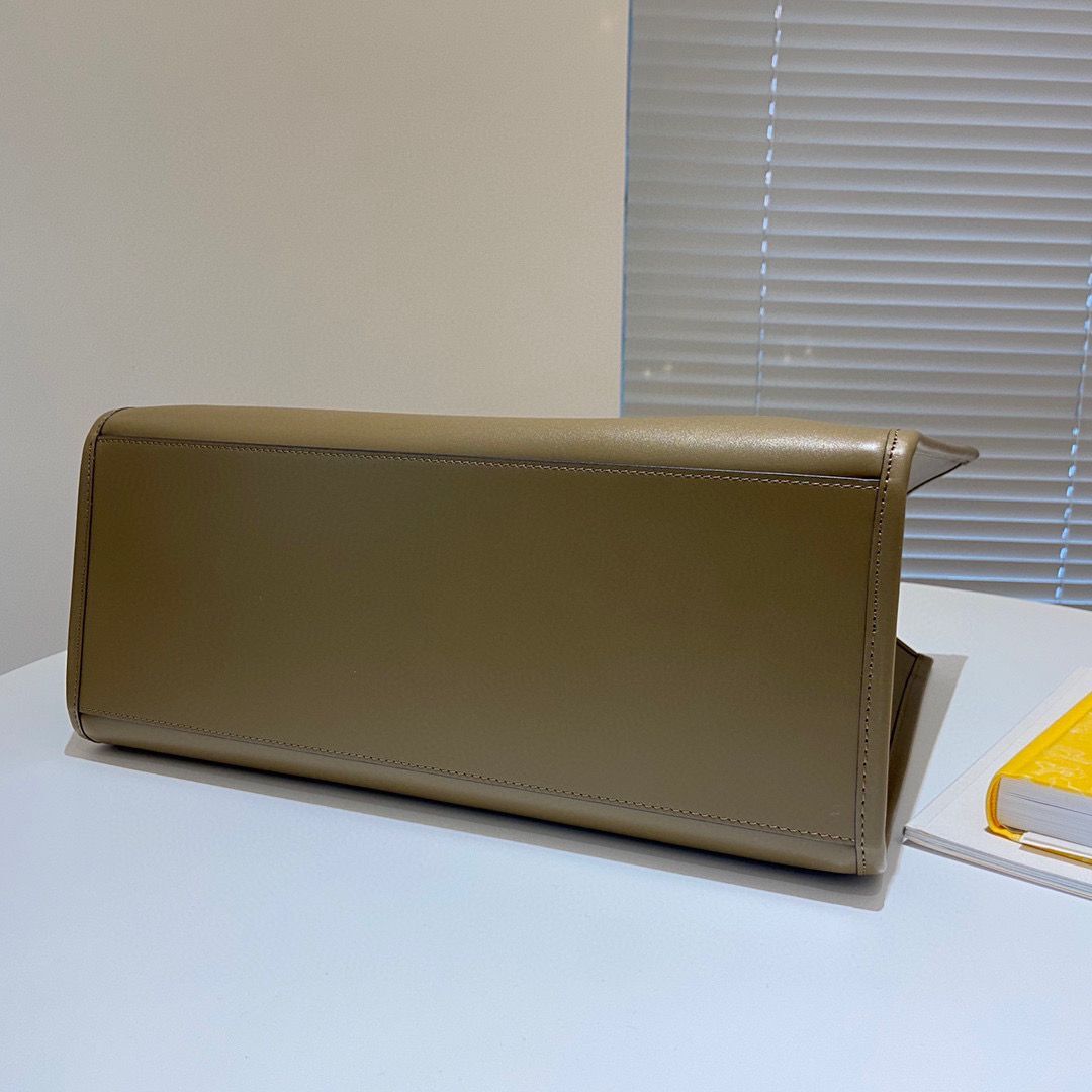 FENDI SUNSHINE Medium Snakeskin Logo Flannel Togo shopper Bag 36553B Gray FENDI SUNSHINE Medium Snakeskin Logo Flannel Togo shopper Bag 36553B Gray