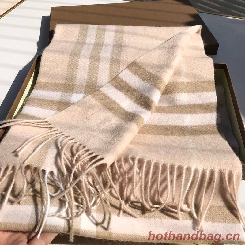 Burberry Scarf B00251