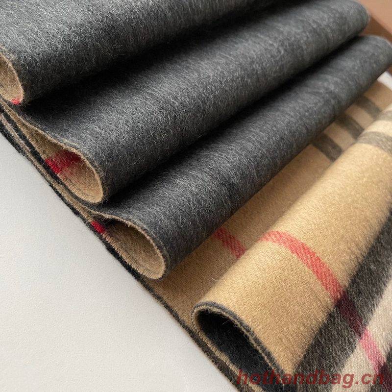 Burberry Scarf B00254 Burberry Scarf B00254