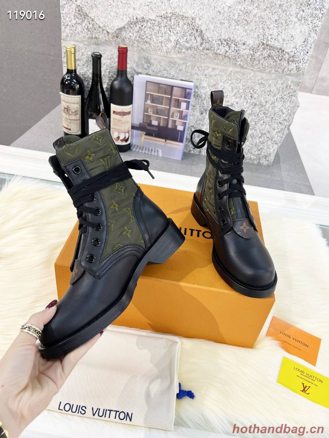 Louis Vuitton WONDERLAND FLAT RANGER LV1156DS-6