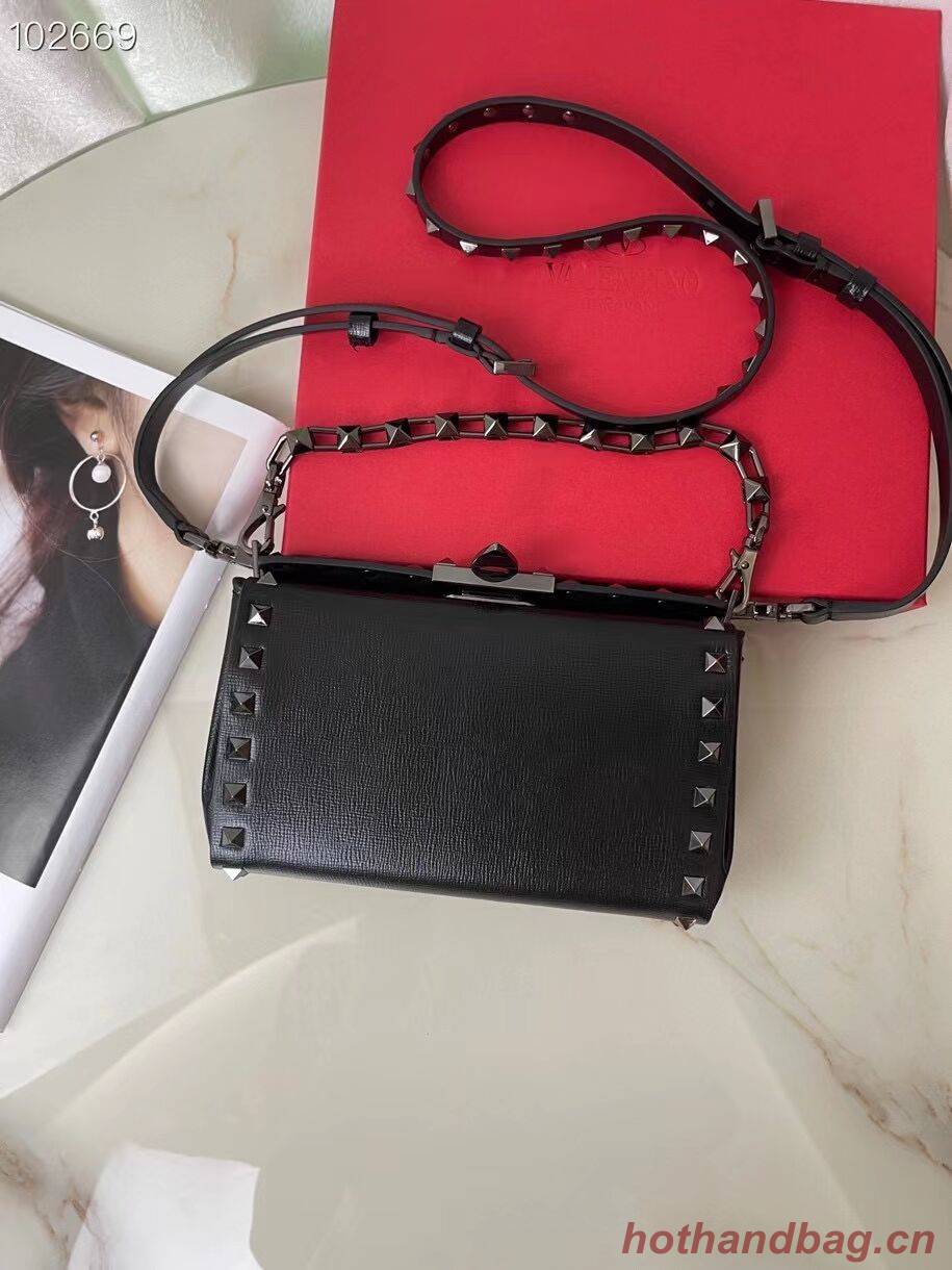 VALENTINO GARAVANI Rockstud Alcove Grain calf shoulder bag CV0189 black VALENTINO GARAVANI Rockstud Alcove Grain calf shoulder bag CV0189 black