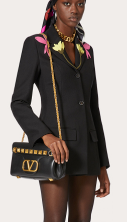 VALENTINO GARAVANI Stud Sign nappa Shoulder Bag NL098 black VALENTINO GARAVANI Stud Sign nappa Shoulder Bag NL098 black