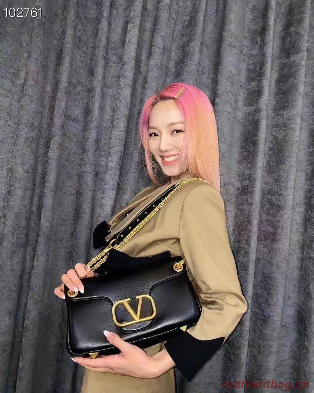 VALENTINO GARAVANI Stud Sign nappa Shoulder Bag NL098 black VALENTINO GARAVANI Stud Sign nappa Shoulder Bag NL098 black