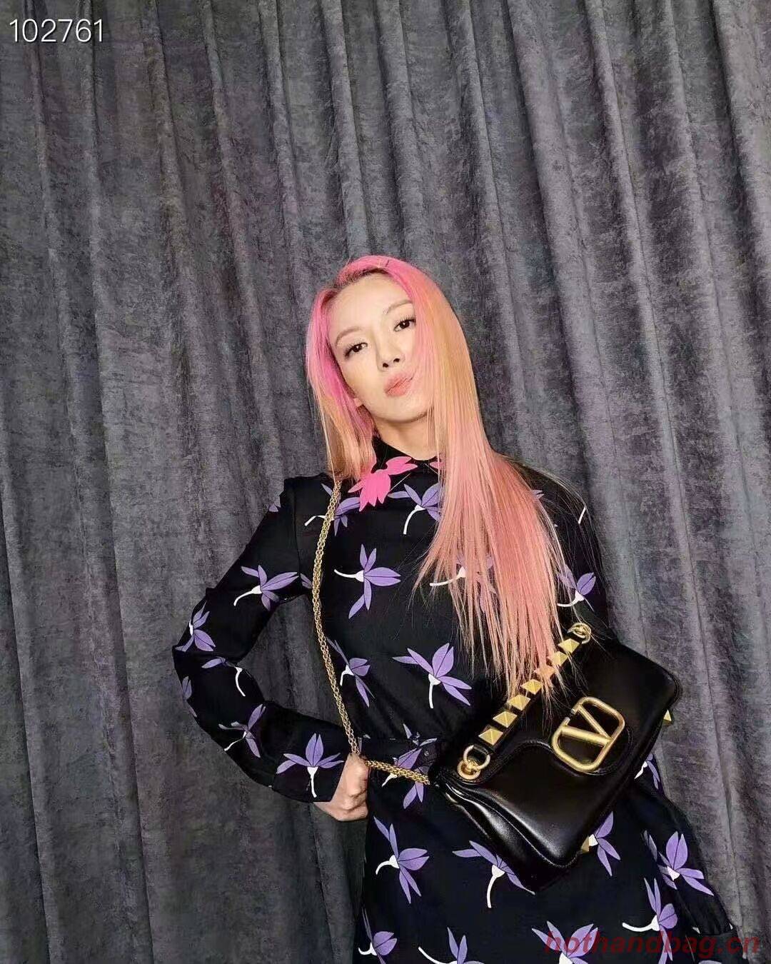 VALENTINO GARAVANI Stud Sign nappa Shoulder Bag NL098 black VALENTINO GARAVANI Stud Sign nappa Shoulder Bag NL098 black