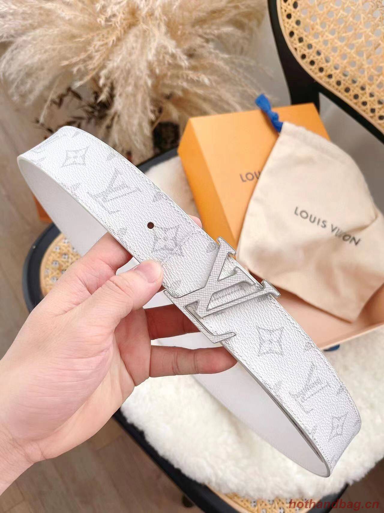 Louis Vuitton INITIALES 40MM REVERSIBLE BELT M0228T White Louis Vuitton INITIALES 40MM REVERSIBLE BELT M0228T White