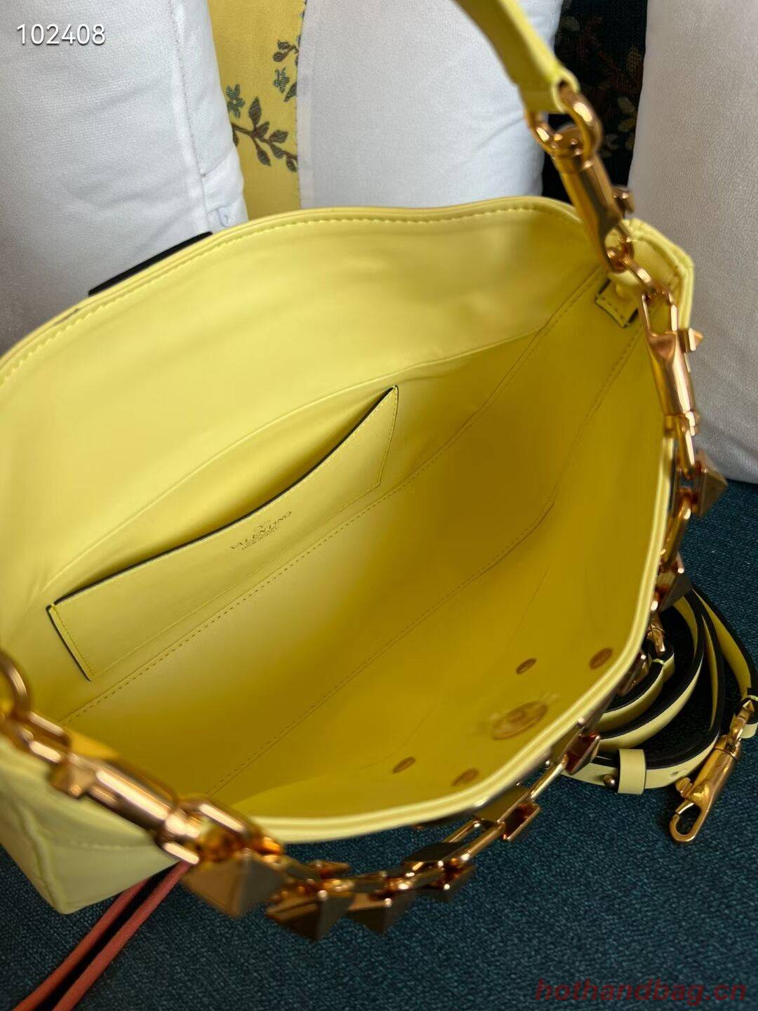 VALENTINO GARAVANI Loco Calf leather bag V2028 yellow VALENTINO GARAVANI Loco Calf leather bag V2028 yellow