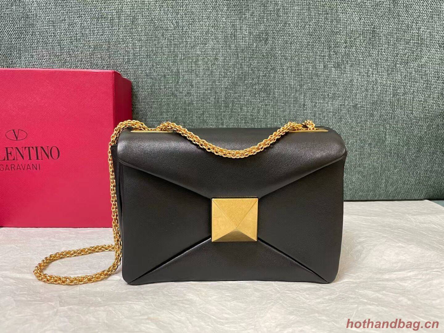 VALENTINO GARAVANI One Stud Sheepskin Shoulder Bag XW0B0K21 black VALENTINO GARAVANI One Stud Sheepskin Shoulder Bag XW0B0K21 black