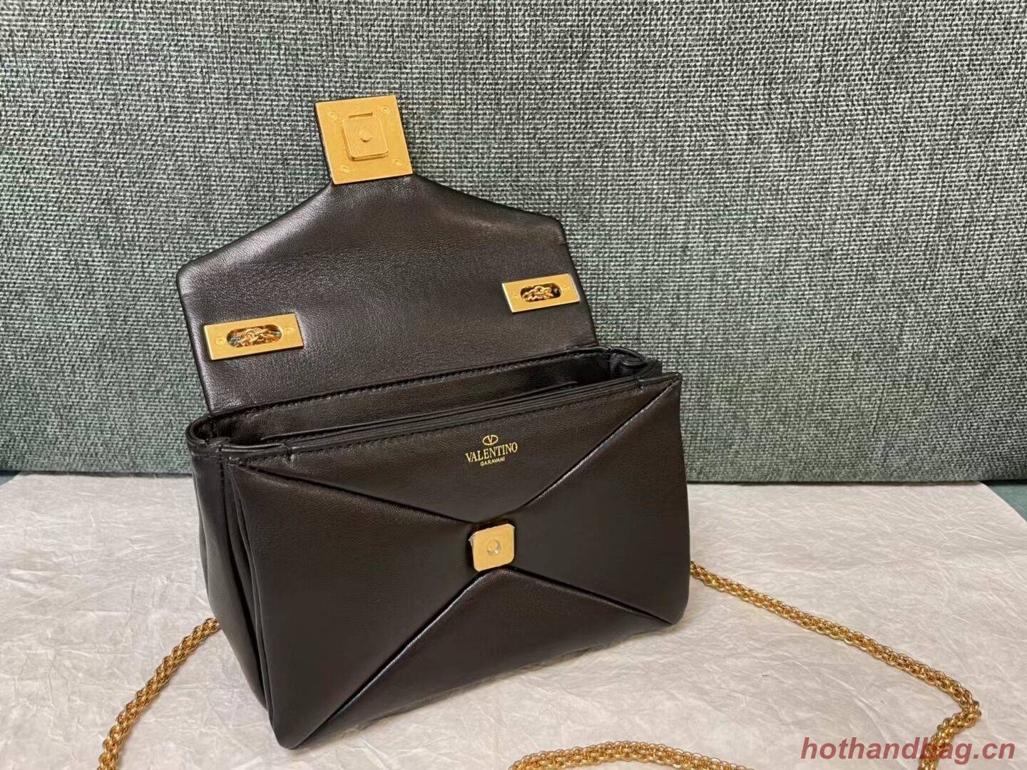 VALENTINO GARAVANI One Stud Sheepskin Shoulder Bag XW0B0K21 black VALENTINO GARAVANI One Stud Sheepskin Shoulder Bag XW0B0K21 black