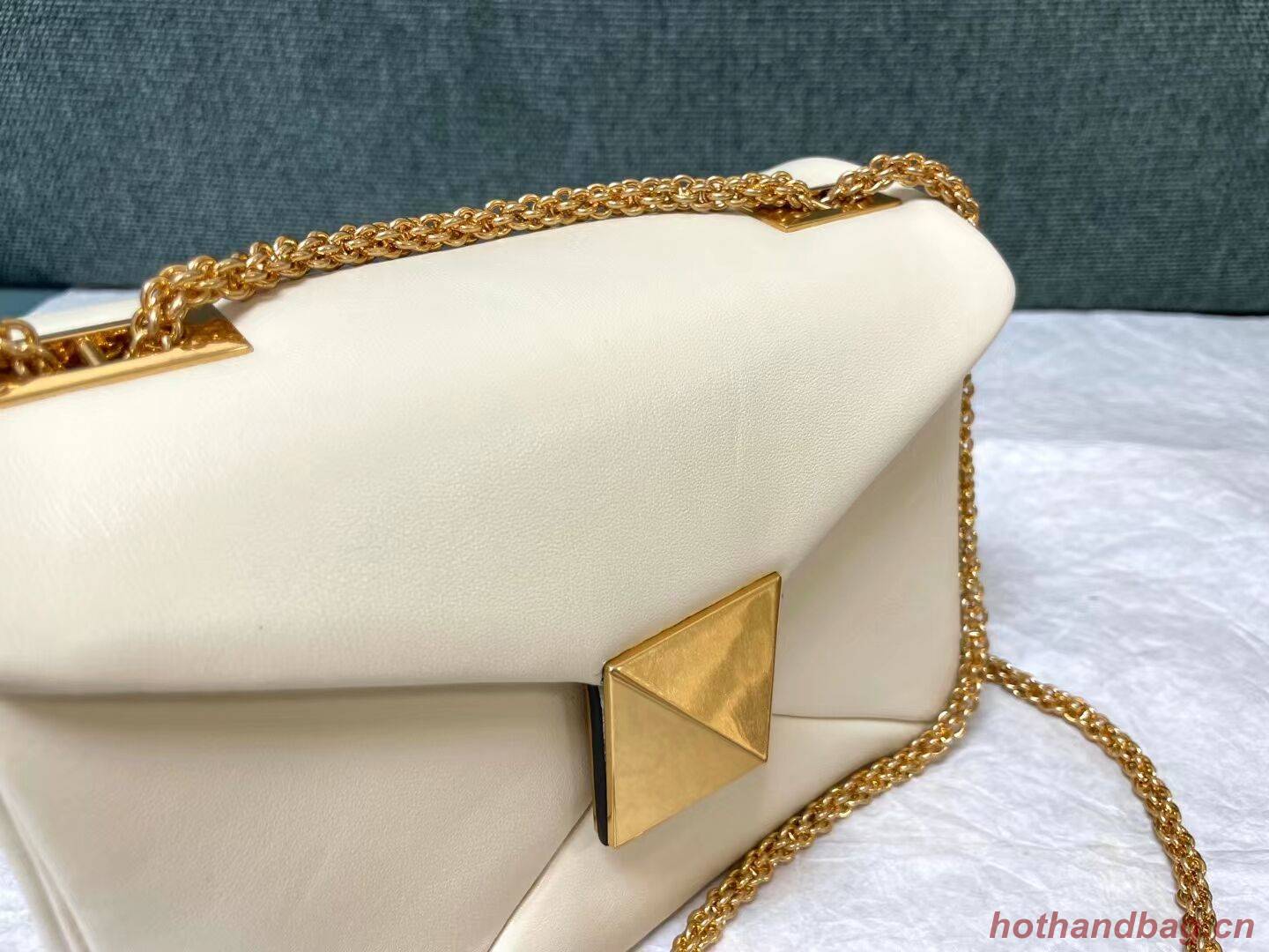 VALENTINO GARAVANI One Stud Sheepskin Shoulder Bag XW0B0K21 white VALENTINO GARAVANI One Stud Sheepskin Shoulder Bag XW0B0K21 white