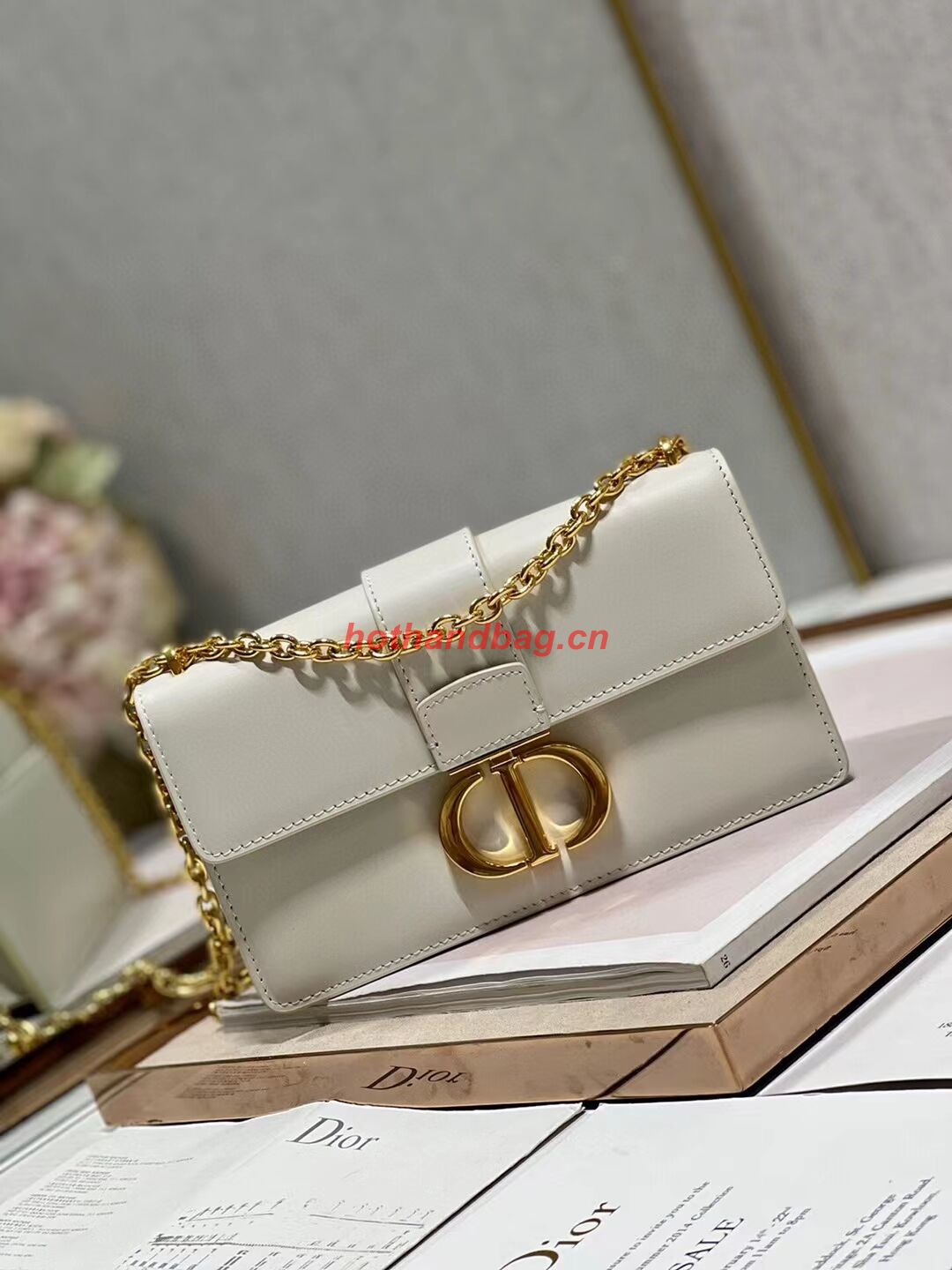 DIOR 30 MONTAIGNE EAST-WEST BAG WITH CHAIN Calfskin M9334 Latte DIOR 30 MONTAIGNE EAST-WEST BAG WITH CHAIN Calfskin M9334 Latte