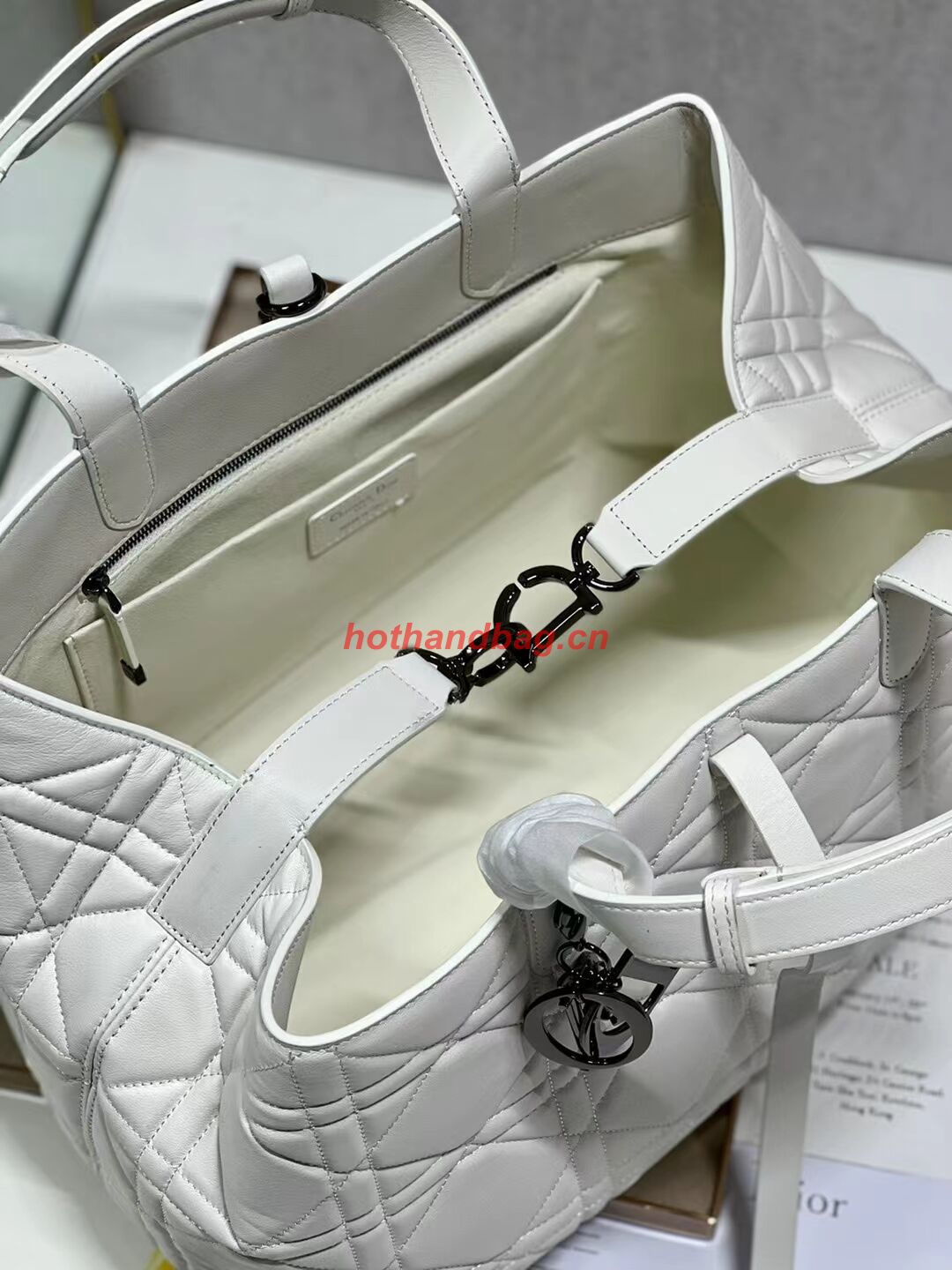 LADY DIOR TOP HANDLE LARGE BAG Latte Cannage Lambskin C0088 WHITE&BLACK LADY DIOR TOP HANDLE LARGE BAG Latte Cannage Lambskin C0088 WHITE&BLACK