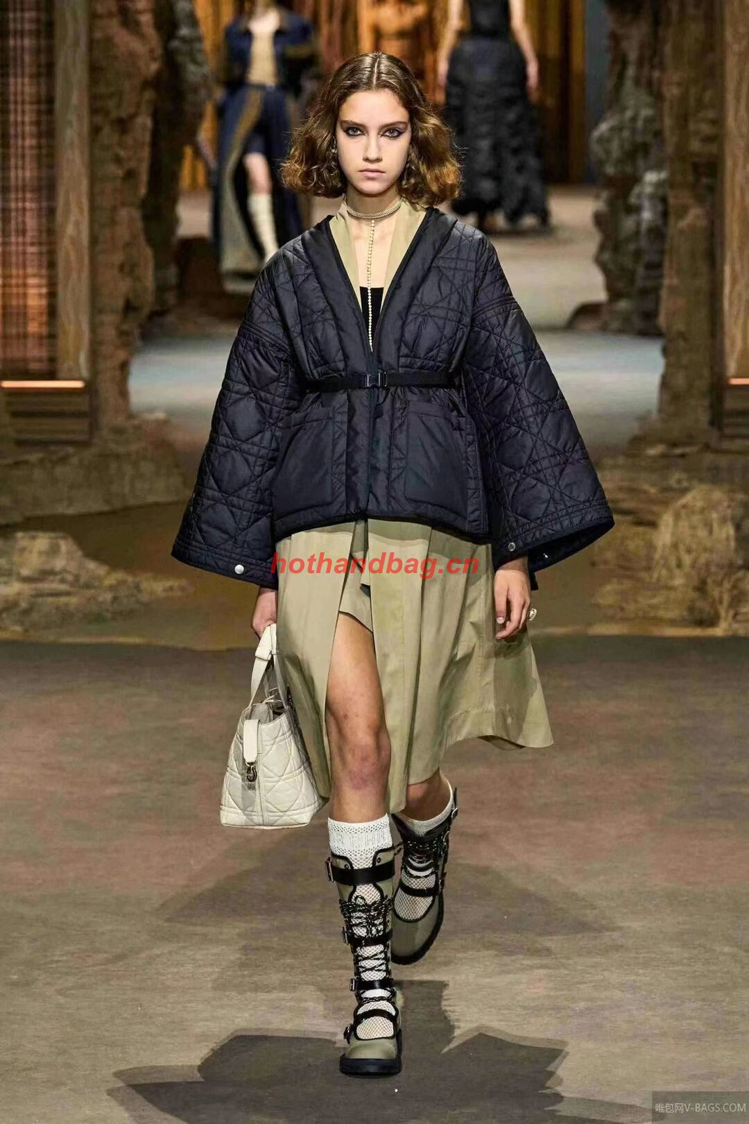 DIOR TOP HANDLE MEDIUM BAG Latte Cannage Lambskin C0089 WHITE&BLACK DIOR TOP HANDLE MEDIUM BAG Latte Cannage Lambskin C0089 WHITE&BLACK