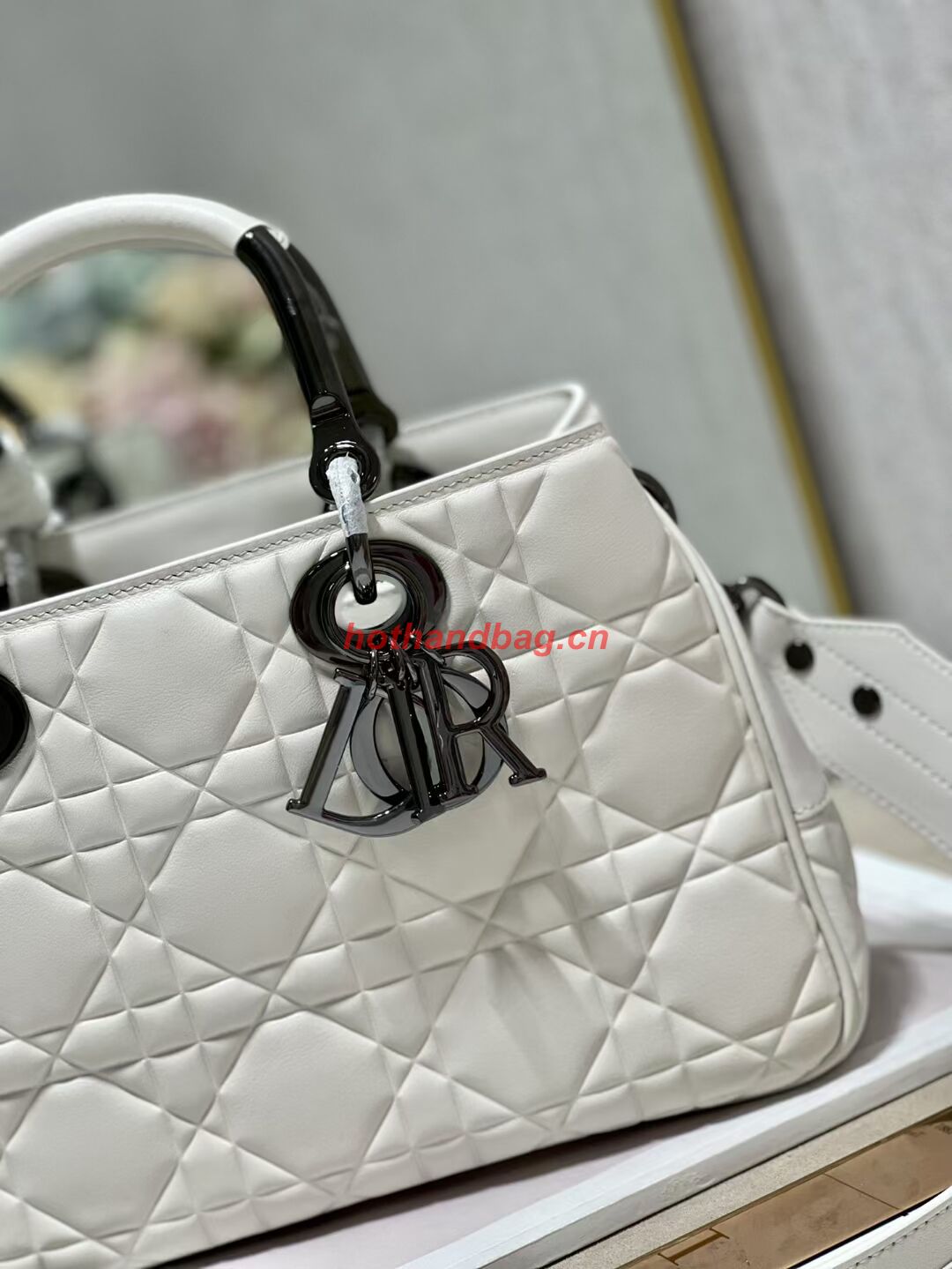 LADY DIOR TOP HANDLE MEDIUM BAG Latte Cannage Lambskin C9226 WHITE&BLACK LADY DIOR TOP HANDLE MEDIUM BAG Latte Cannage Lambskin C9226 WHITE&BLACK