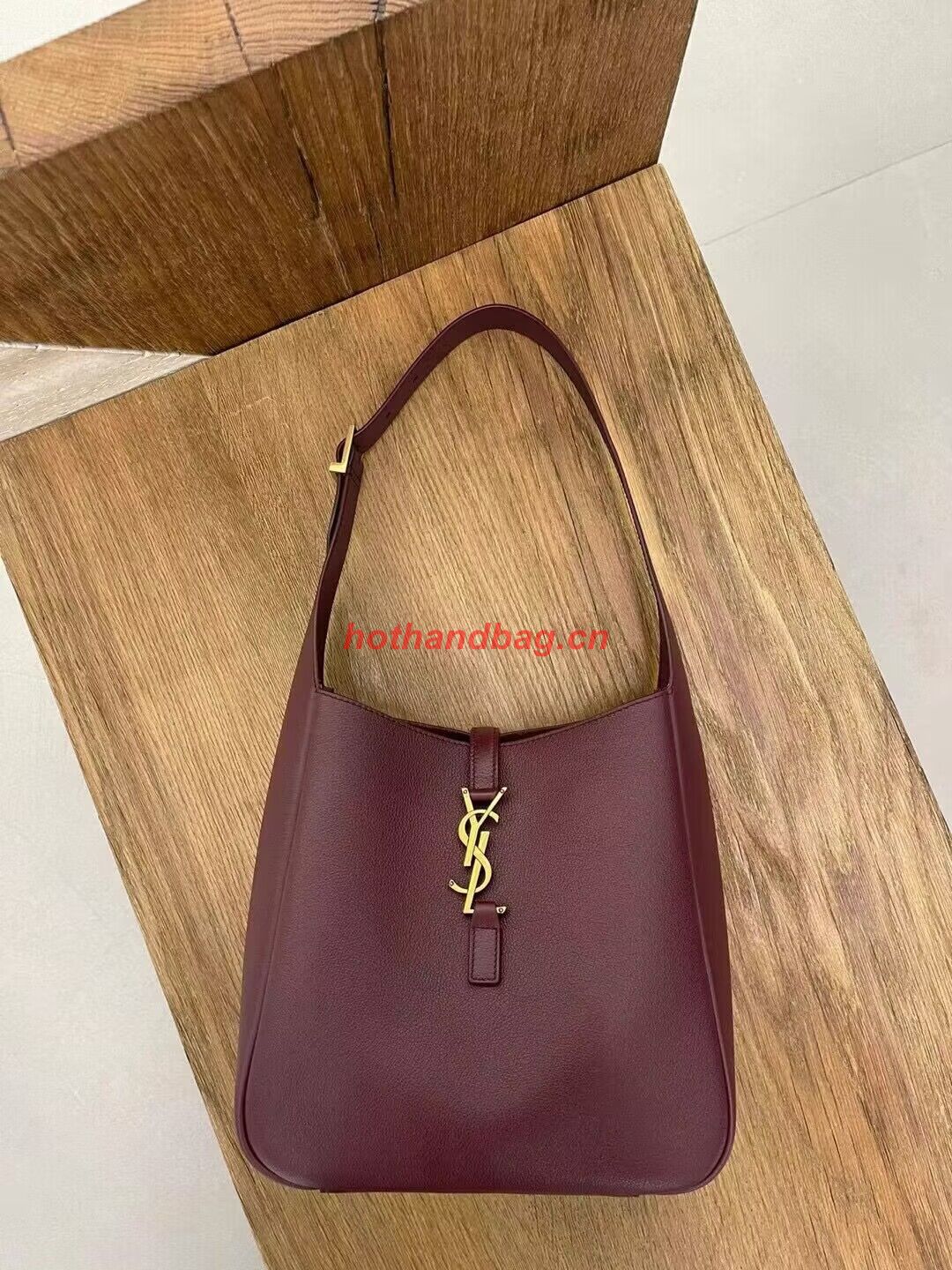 SAINT LAUREN LE 5 A 7 SOFT SMALL IN SMOOTH LEATHER 713938 ROUGE LEGION SAINT LAUREN LE 5 A 7 SOFT SMALL IN SMOOTH LEATHER 713938 ROUGE LEGION