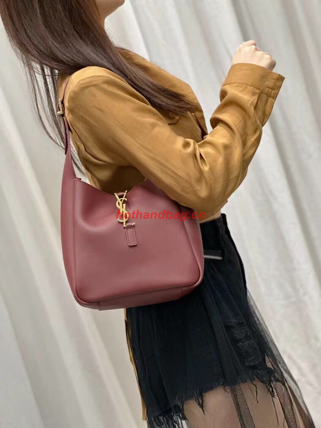 SAINT LAUREN LE 5 A 7 SOFT SMALL IN SMOOTH LEATHER 713938 ROUGE LEGION SAINT LAUREN LE 5 A 7 SOFT SMALL IN SMOOTH LEATHER 713938 ROUGE LEGION