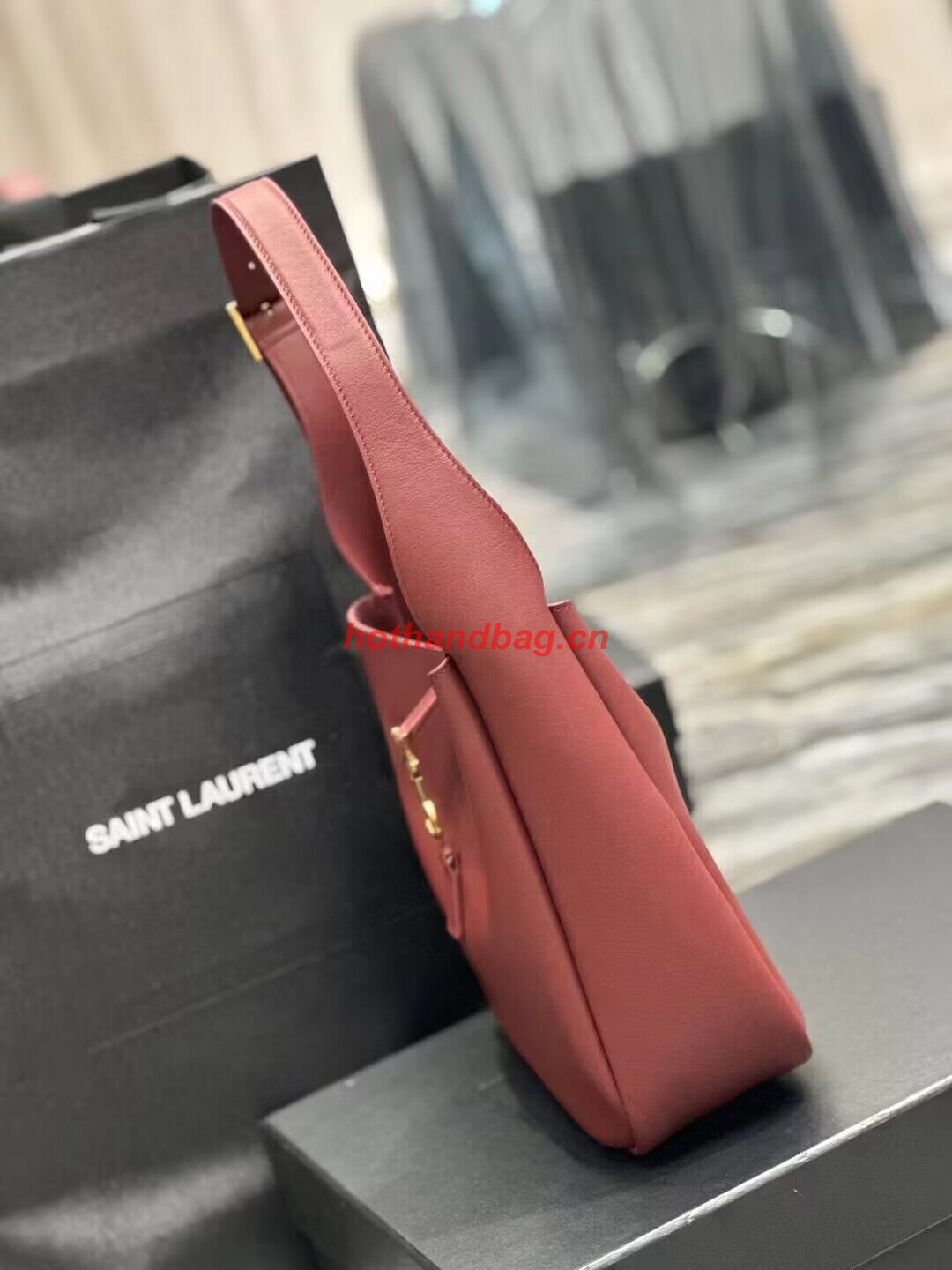 SAINT LAUREN LE 5 A 7 SOFT SMALL IN SMOOTH LEATHER 713938 ROUGE LEGION SAINT LAUREN LE 5 A 7 SOFT SMALL IN SMOOTH LEATHER 713938 ROUGE LEGION