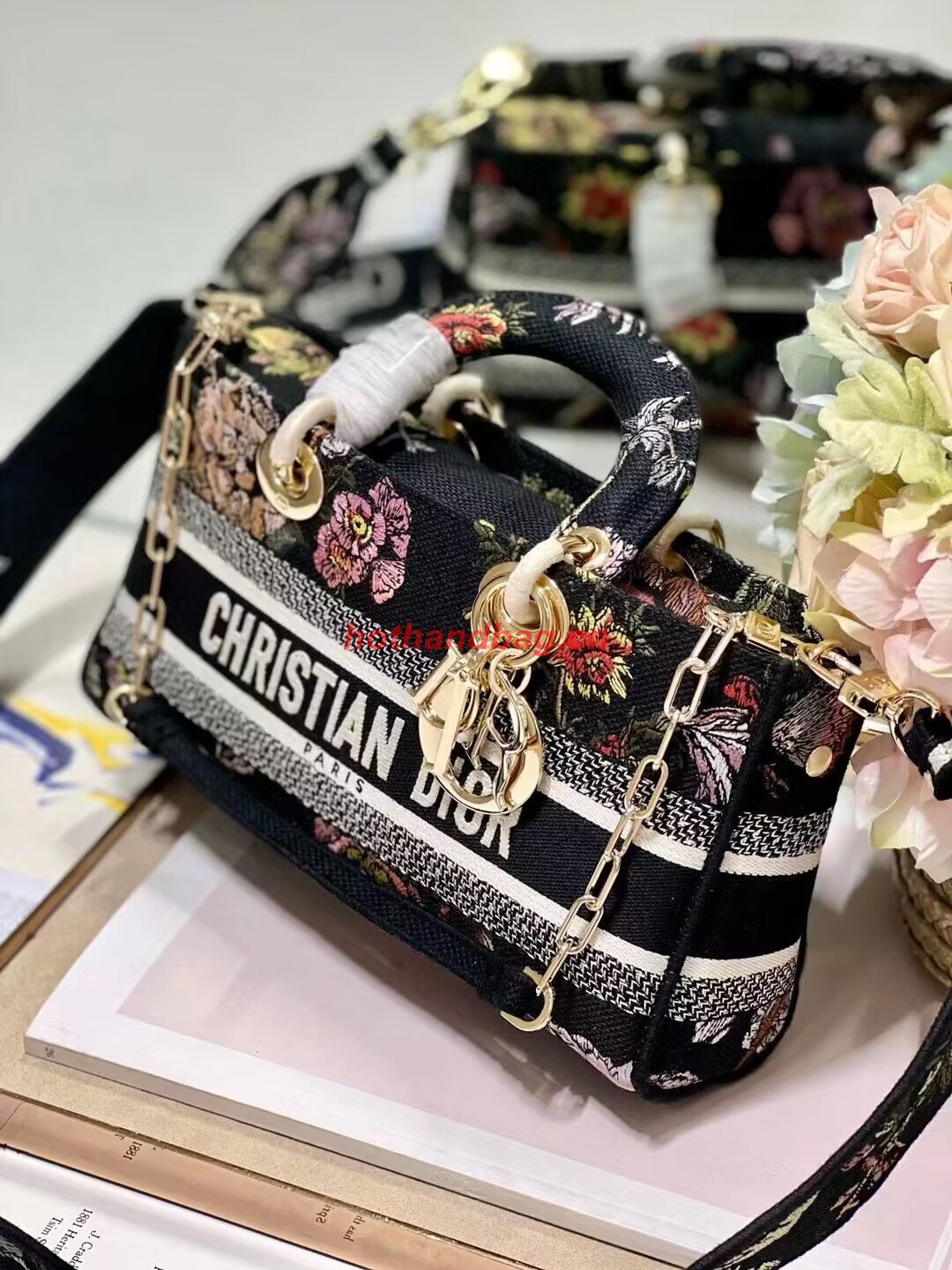 Dior MEDIUM LADY D-JOY BAG Multicolor Embroidery M0540ON Dior MEDIUM LADY D-JOY BAG Multicolor Embroidery M0540ON