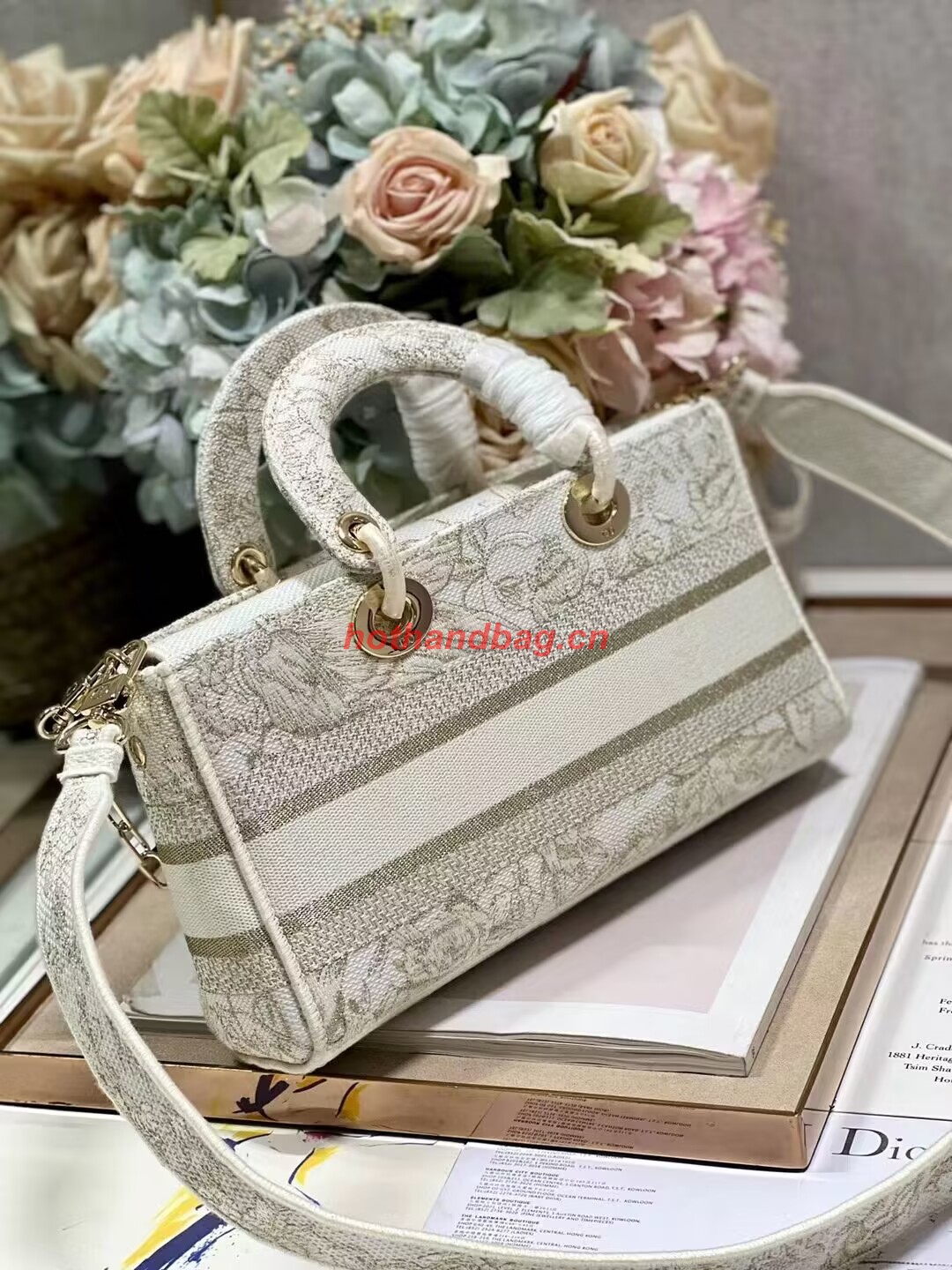 Dior MEDIUM LADY D-JOY BAG Multicolor Petites Fleurs Embroidery M0540OD Dior MEDIUM LADY D-JOY BAG Multicolor Petites Fleurs Embroidery M0540OD