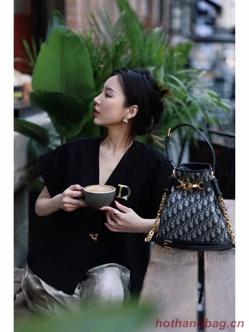 MEDIUM CEST DIOR BAG Blue Dior Oblique Jacquard M2271UTZQ MEDIUM CEST DIOR BAG Blue Dior Oblique Jacquard M2271UTZQ