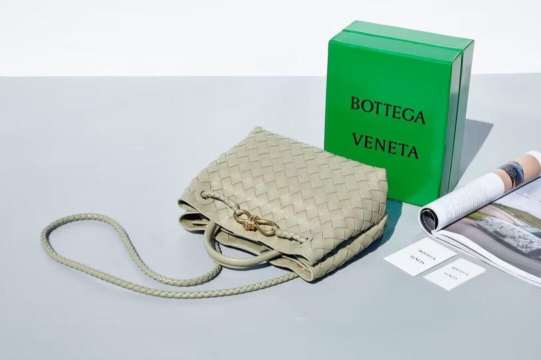 Bottega Veneta Andiamo Small Intrecciato Leather Tote 743572 Light green Bottega Veneta Andiamo Small Intrecciato Leather Tote 743572 Light green