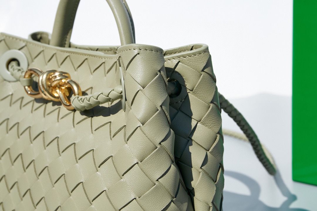 Bottega Veneta Andiamo Small Intrecciato Leather Tote 743572 Light green Bottega Veneta Andiamo Small Intrecciato Leather Tote 743572 Light green