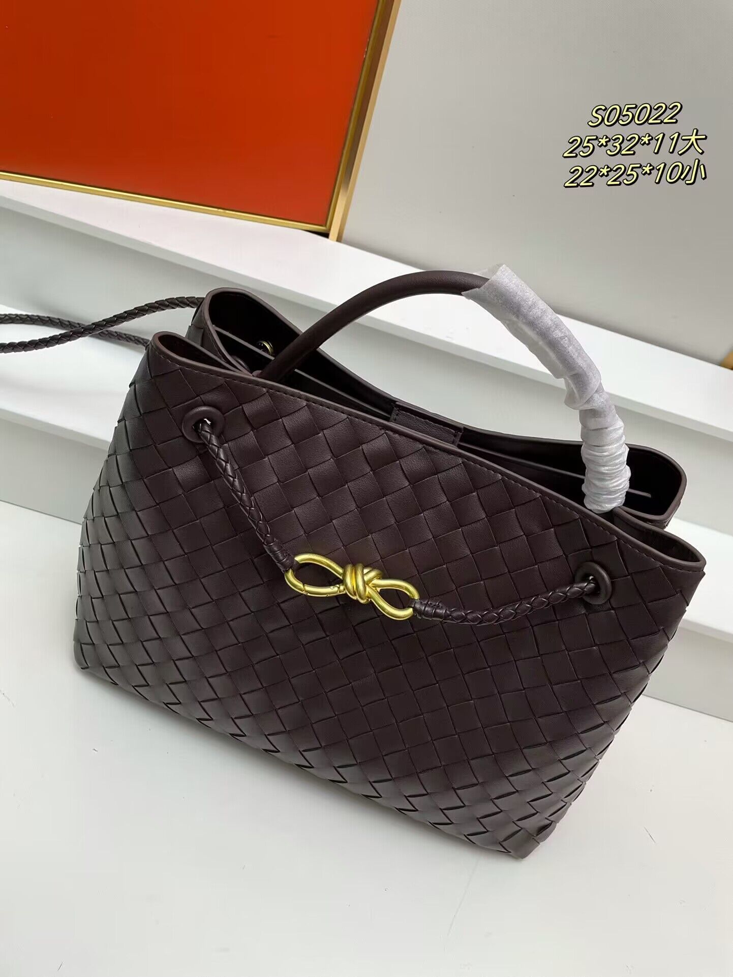 Bottega Veneta Andiamo Small Intrecciato Leather Tote 743572 Dark Brown Bottega Veneta Andiamo Small Intrecciato Leather Tote 743572 Dark Brown