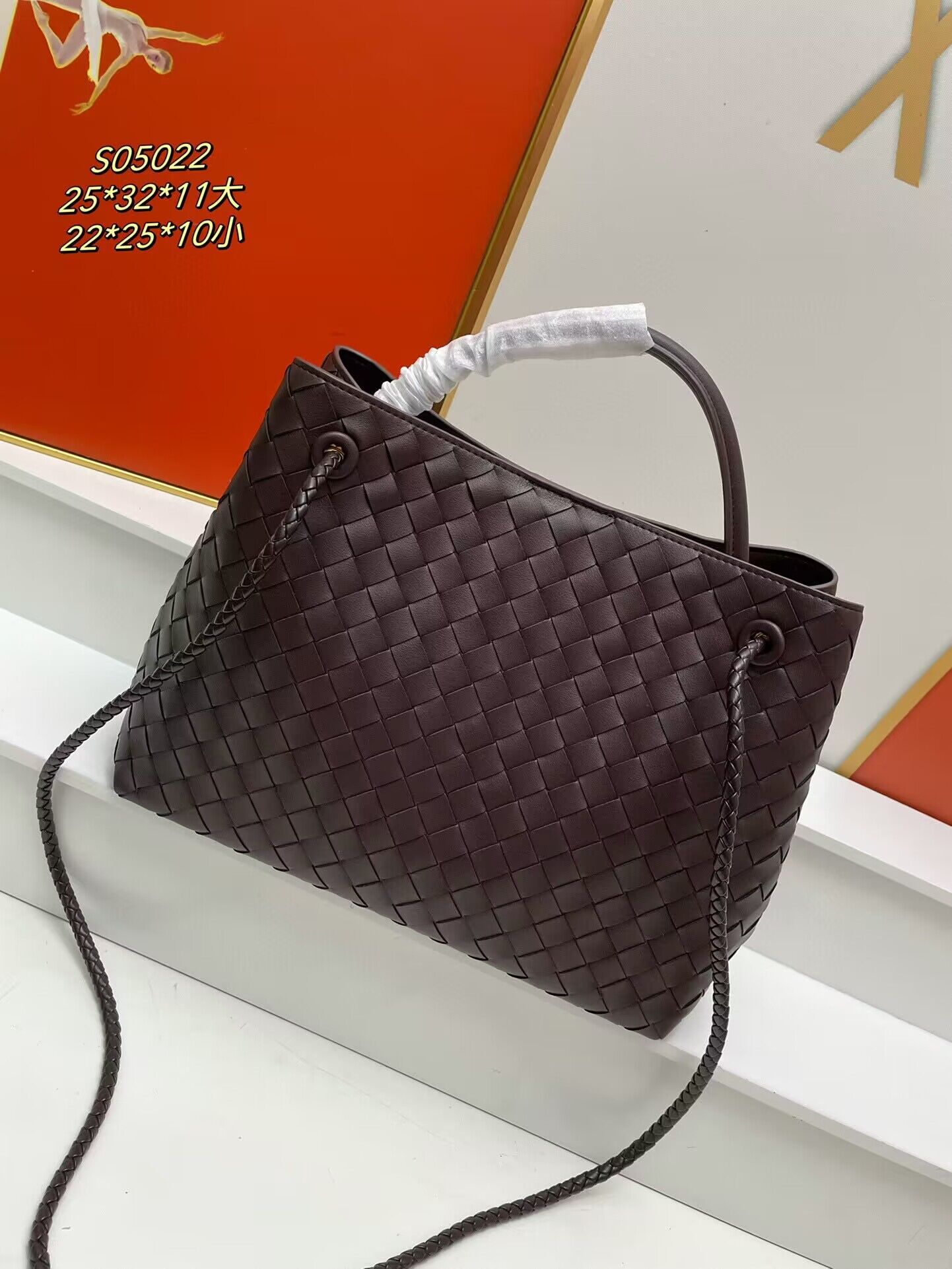 Bottega Veneta Andiamo Small Intrecciato Leather Tote 743572 Dark Brown Bottega Veneta Andiamo Small Intrecciato Leather Tote 743572 Dark Brown