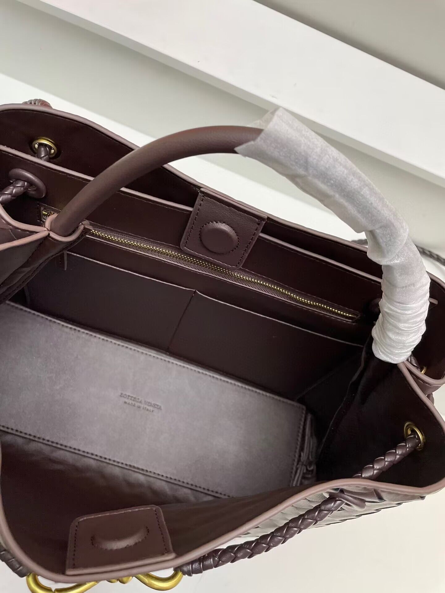 Bottega Veneta Andiamo Small Intrecciato Leather Tote 743572 Dark Brown Bottega Veneta Andiamo Small Intrecciato Leather Tote 743572 Dark Brown