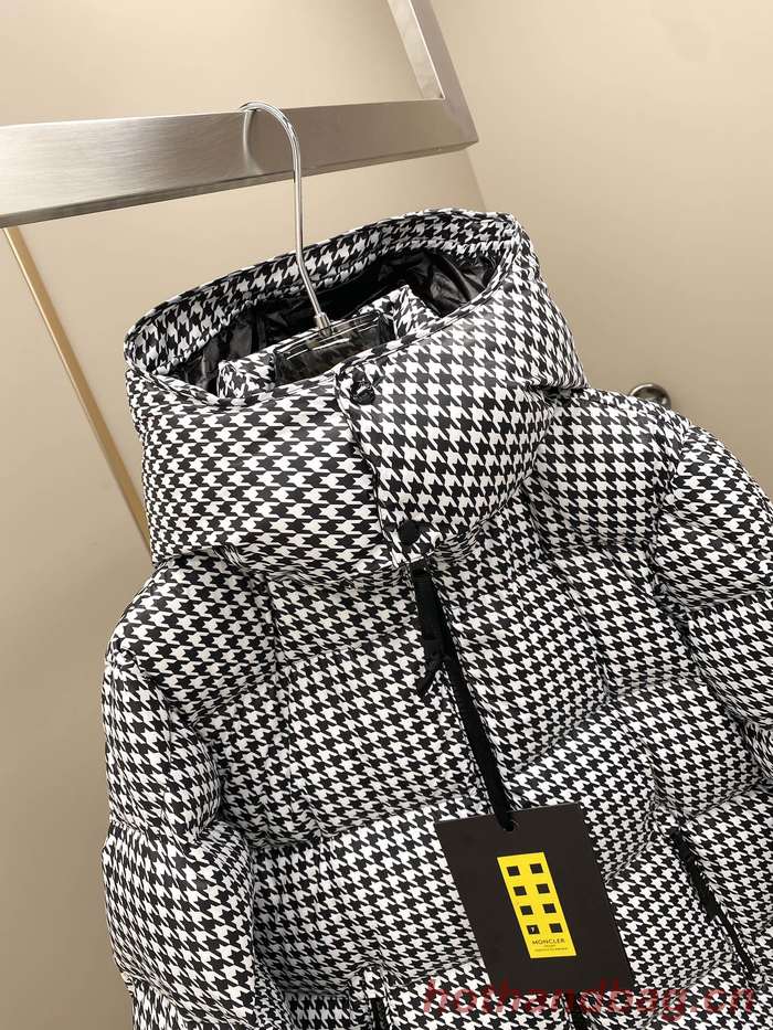 Moncler Top Quality Couple Down Coat MOY00213 Moncler Top Quality Couple Down Coat MOY00213