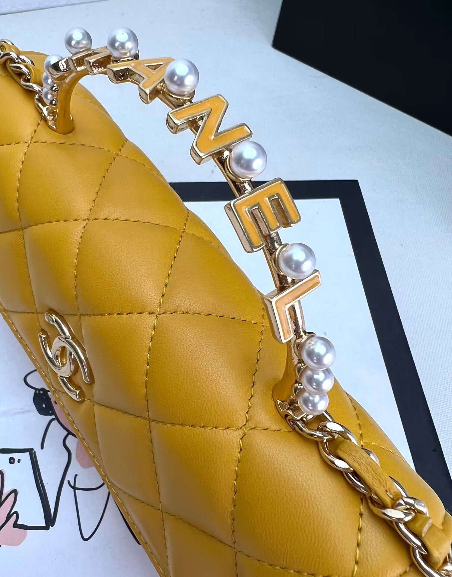 CHANEL 22B Kelly Pearl Top Handle Bag AP3562 Yellow CHANEL 22B Kelly Pearl Top Handle Bag AP3562 Yellow