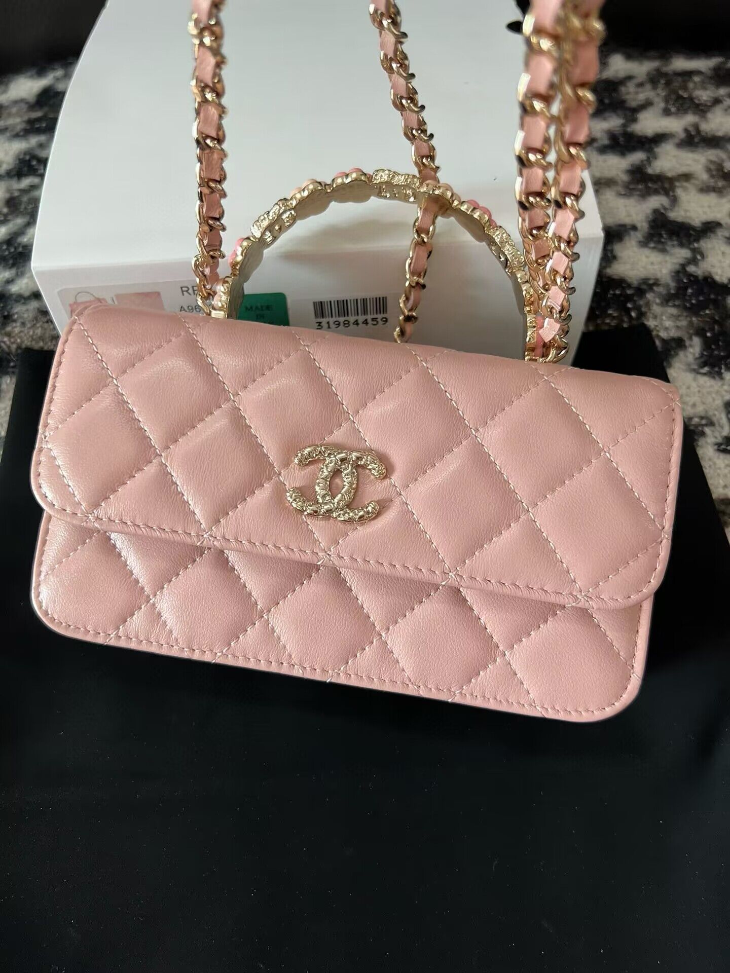 Chanel Flower Patterns Casual Style Lambskin Blended Fabrics 96034 Pink Chanel Flower Patterns Casual Style Lambskin Blended Fabrics 96034 Pink