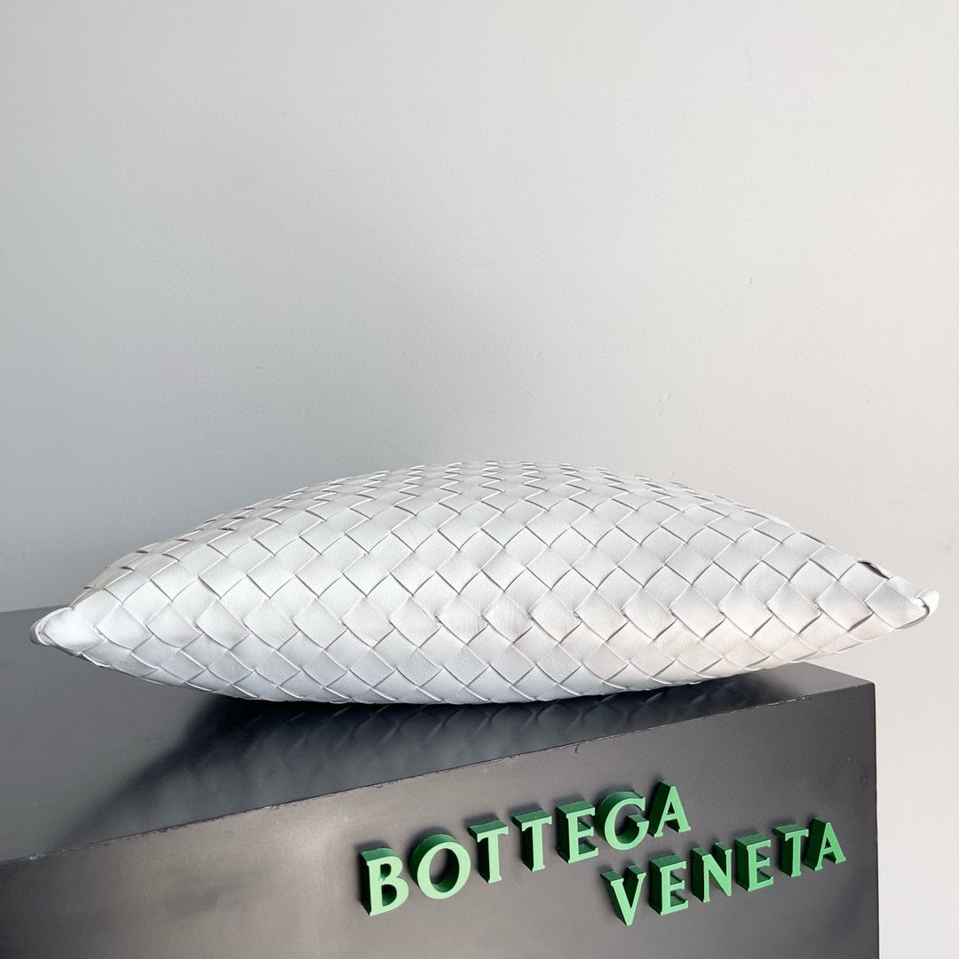 Bottega Veneta Medium Hop Original Leather Bag 763966 White Bottega Veneta Medium Hop Original Leather Bag 763966 White