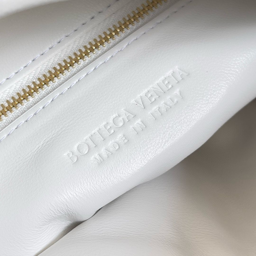 Bottega Veneta Medium Hop Original Leather Bag 763966 White Bottega Veneta Medium Hop Original Leather Bag 763966 White