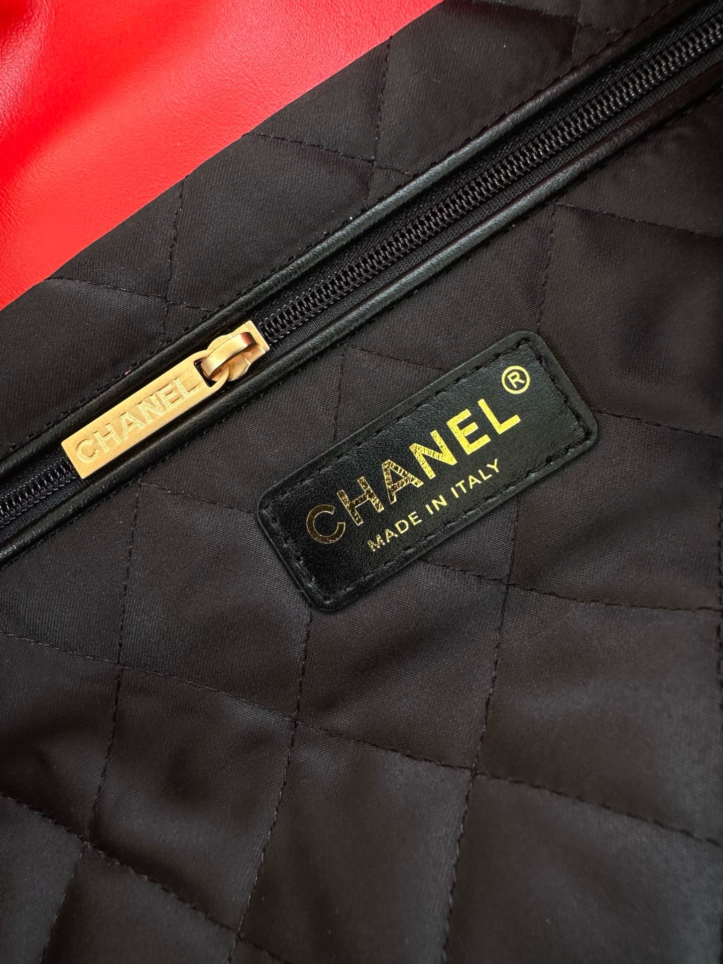 CHANEL 22 HANDBAG Calfskin & Gold-Tone Metal AS3261 Red&Black CHANEL 22 HANDBAG Calfskin & Gold-Tone Metal AS3261 Red&Black