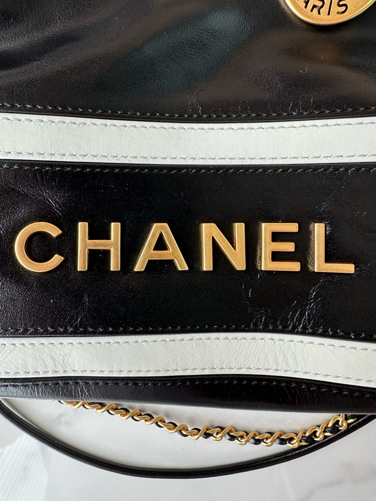 CHANEL 22 HANDBAG Calfskin & Gold-Tone Metal AS3980 Black CHANEL 22 HANDBAG Calfskin & Gold-Tone Metal AS3980 Black
