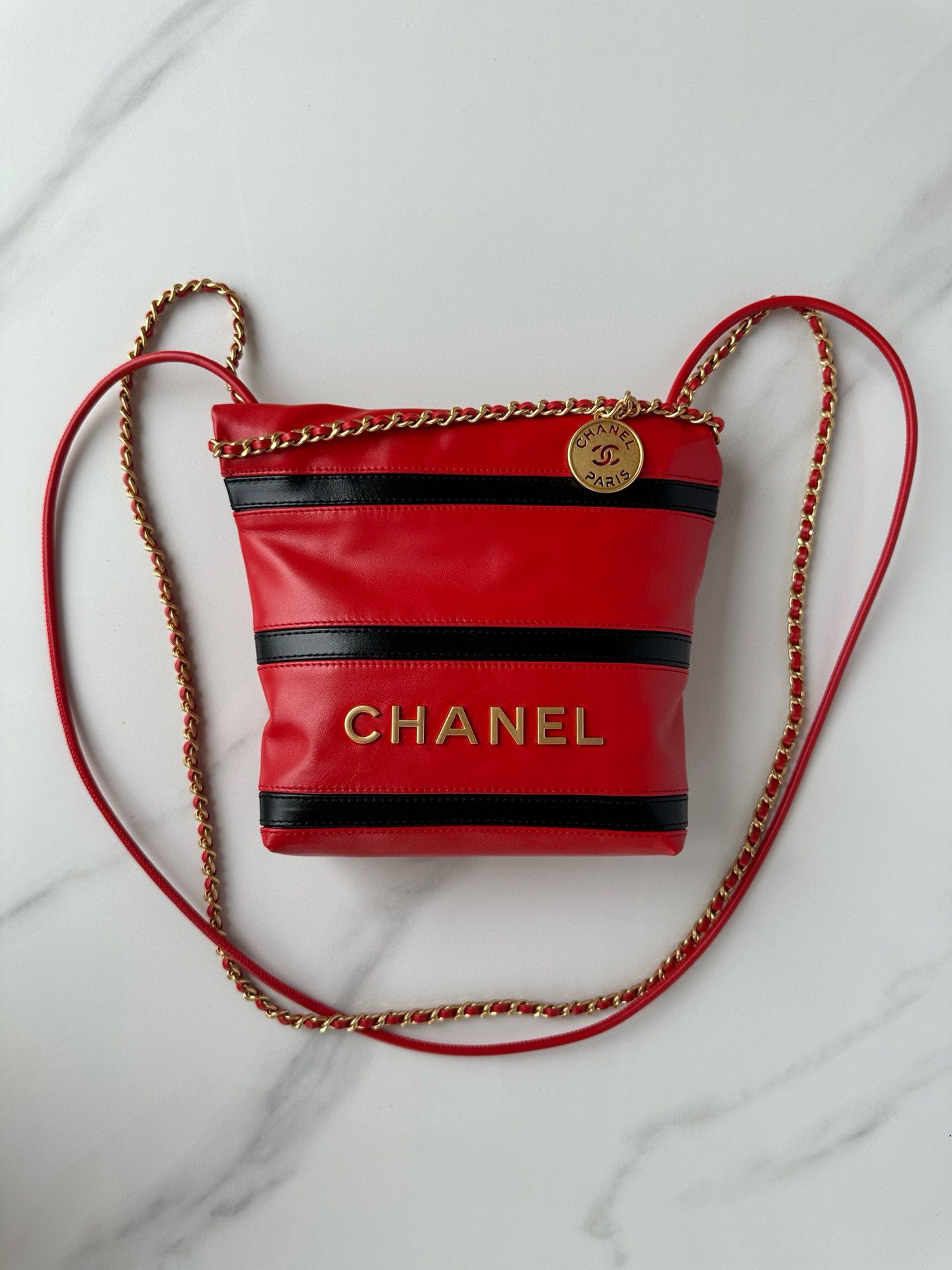 CHANEL 22 HANDBAG Calfskin & Gold-Tone Metal AS3980 Red&Black CHANEL 22 HANDBAG Calfskin & Gold-Tone Metal AS3980 Red&Black