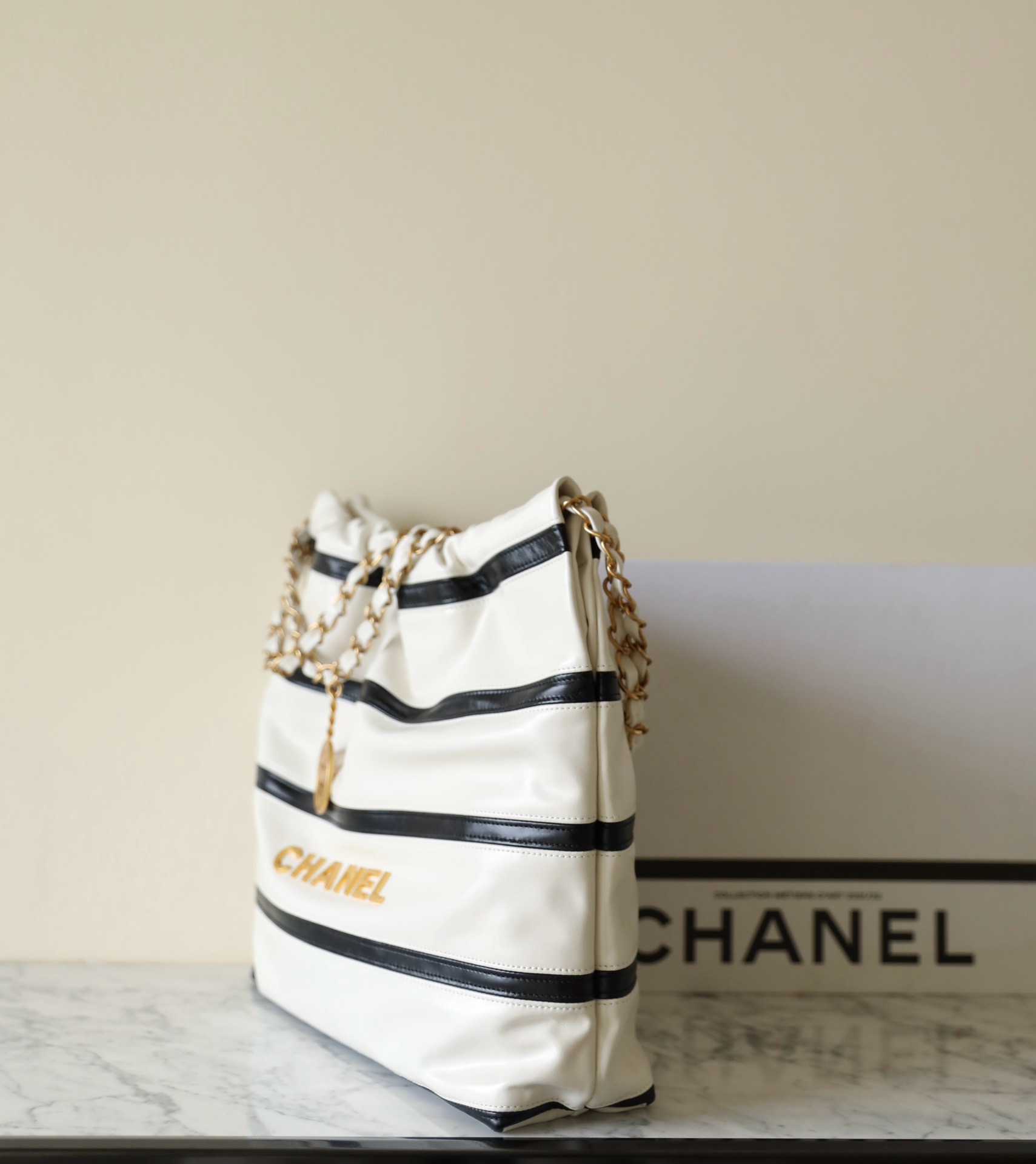 CHANEL 22 HANDBAG AS3260 White & Black CHANEL 22 HANDBAG AS3260 White & Black