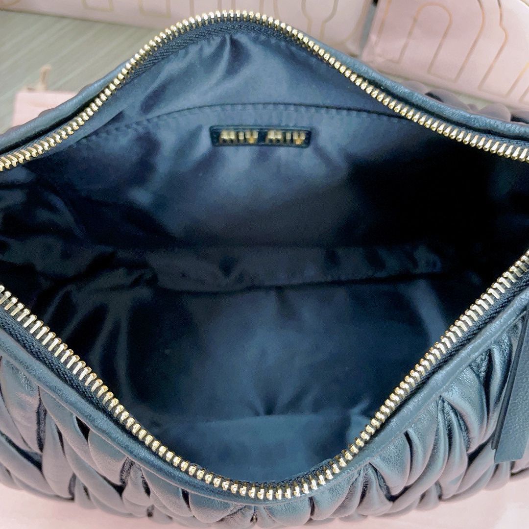 Miu Miu Wander Matelasse Nappa Original Sheepskin Hobo Bag 5BC108 Black Miu Miu Wander Matelasse Nappa Original Sheepskin Hobo Bag 5BC108 Black